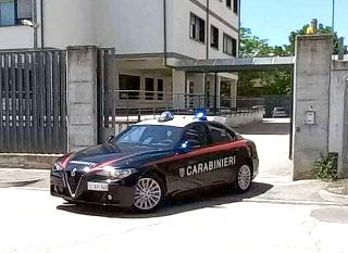 Guida senza patente con la Porsche: denunciato un 23enne